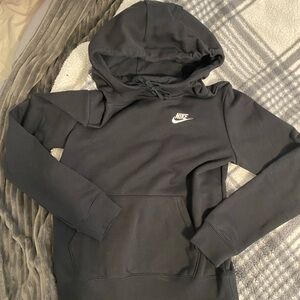 women’s nike hoodie (NWT)